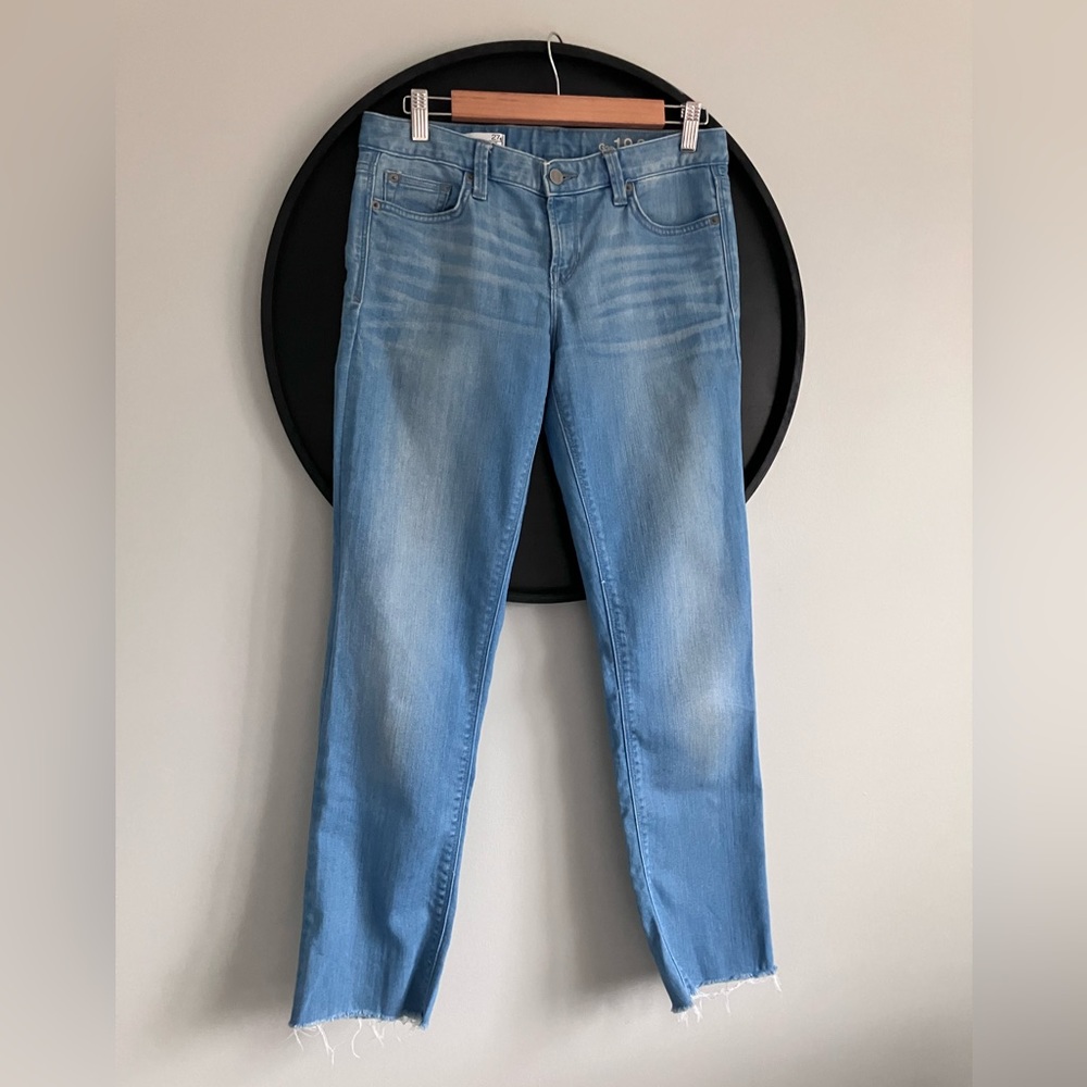 GAP Real Straight Raw Hem Light Wash Mid Rise Jeans Size 27